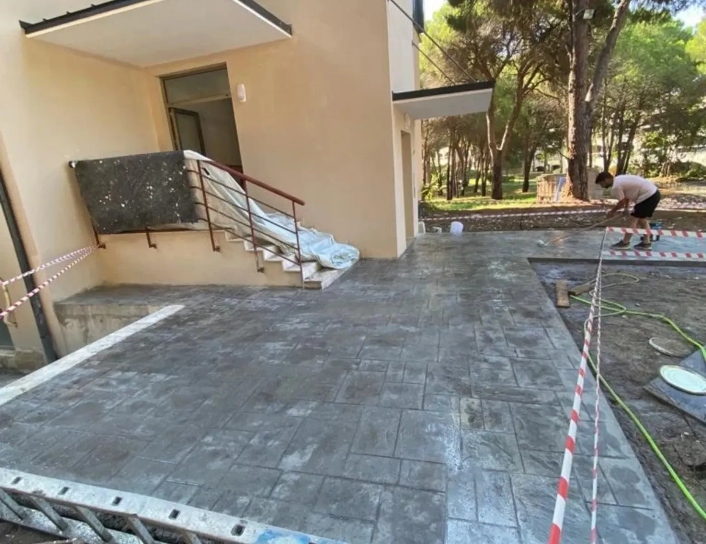 Ahşap dokulu dekoratif beton
