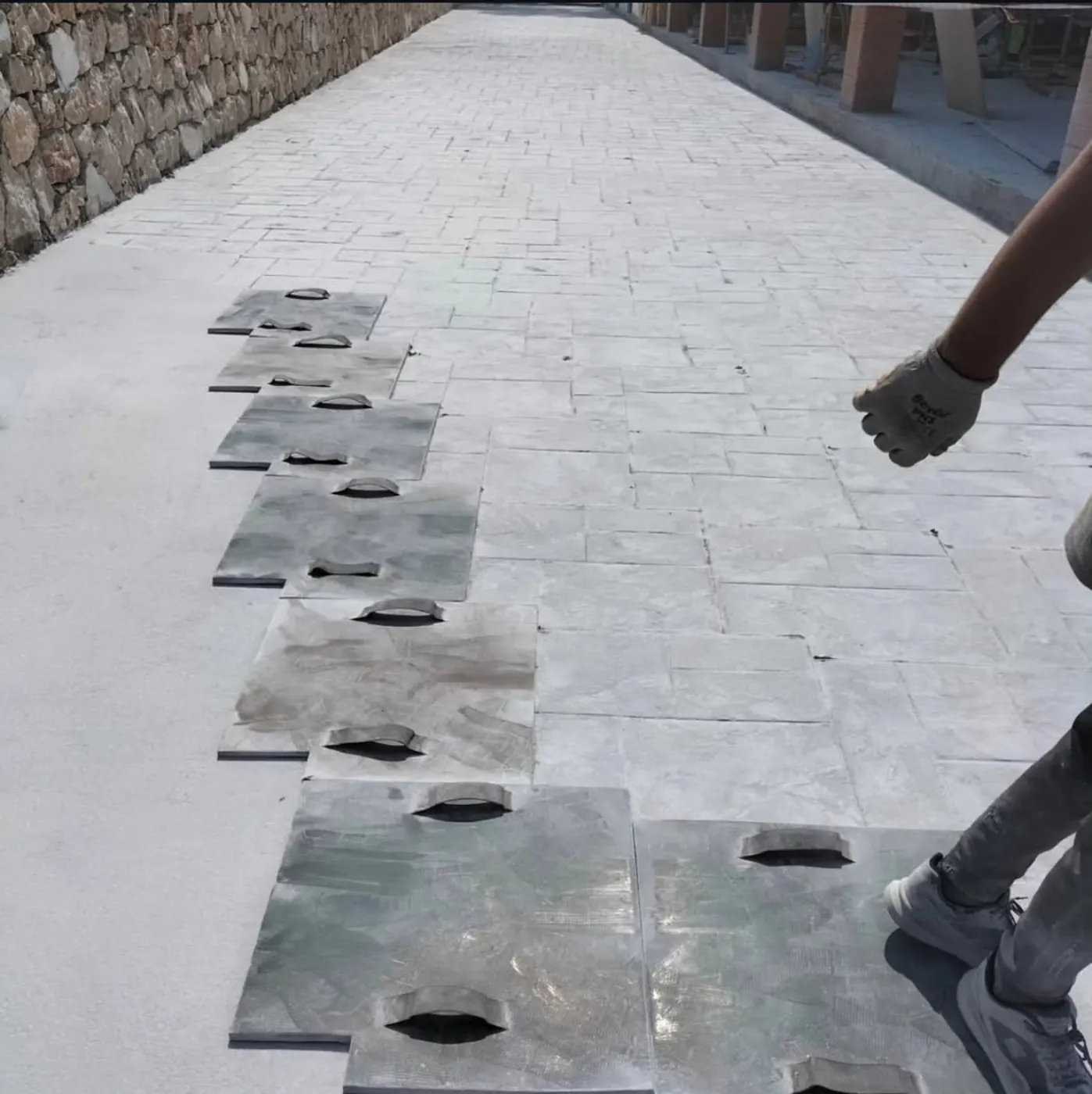 Taş dokulu baskı beton